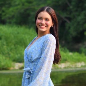 Meet your Posher, Alexia